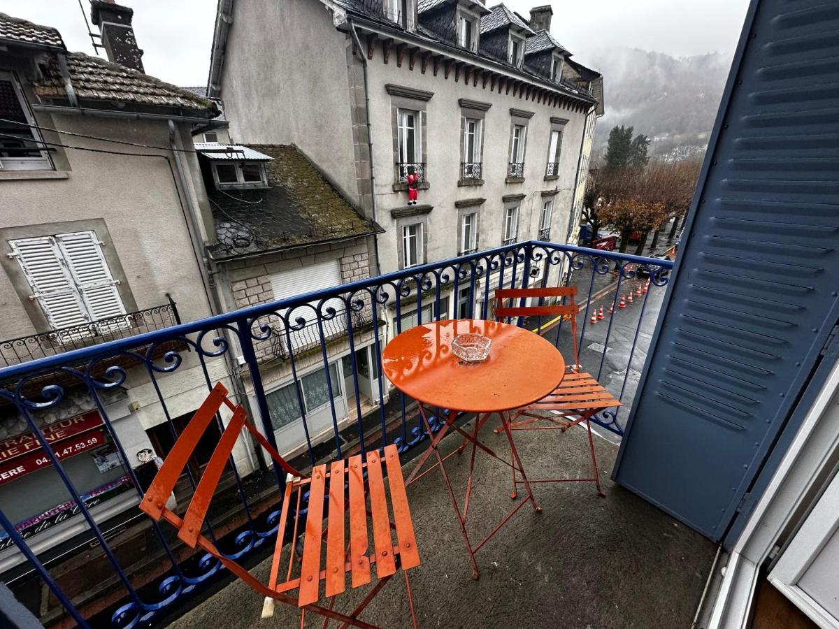 Belle Maison De Ville Au Coeur Du Village De Montagne Vic-sur-Cère Eksteriør billede